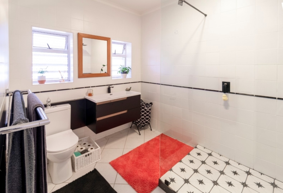 4 Bedroom Property for Sale in Leisure Isle Western Cape